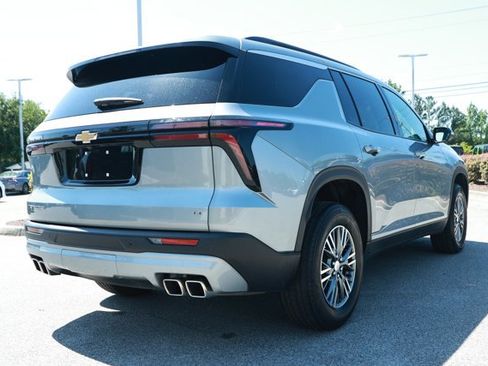 Used 2024 Chevrolet Traverse LT FWD image 6