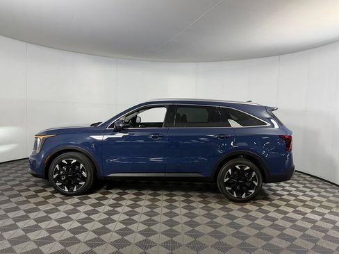 Used 2024 Kia Sorento EX w/ Panoramic Sunroof Package FWD image 12