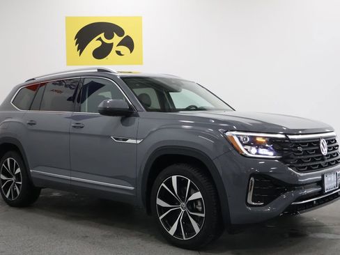 Used 2025 Volkswagen Atlas SEL Premium R-Line image 6