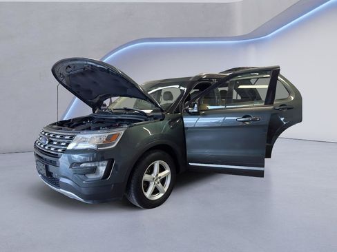 Used 2016 Ford Explorer XLT w/ Equipment Group 202A AWD/4WD image 11