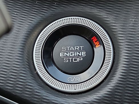 Used 2024 Jeep Grand Cherokee Laredo image 18