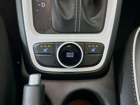 Certified 2023 Hyundai Venue Limited w/ Cargo Package image 21