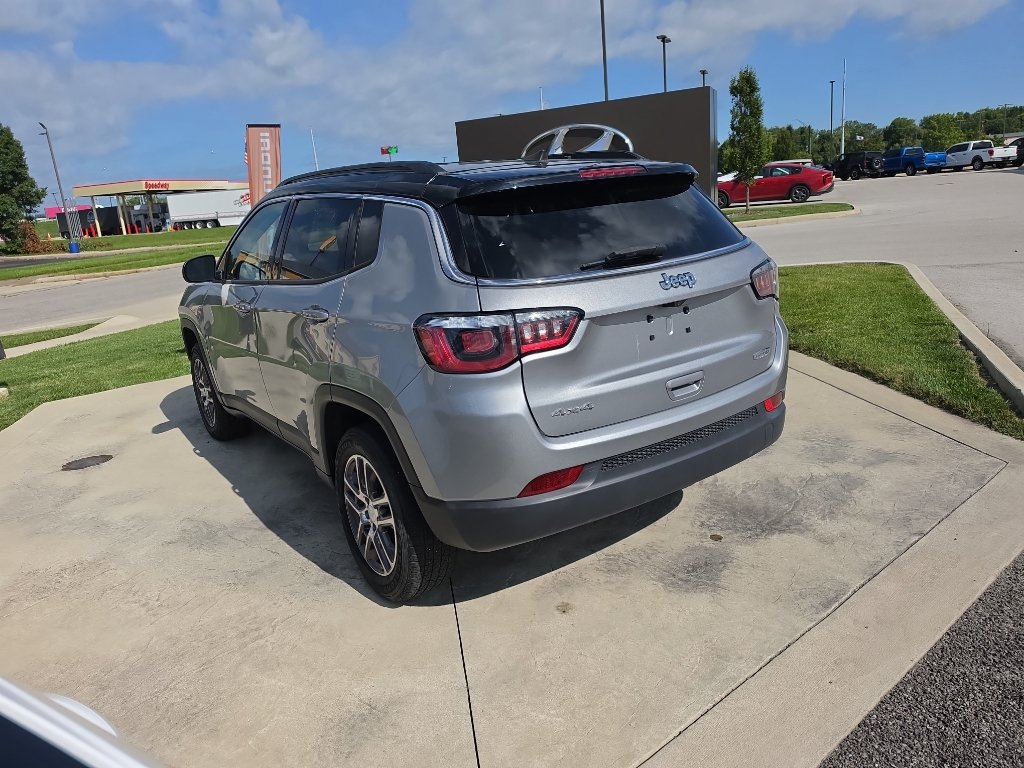 Used 2020 Jeep Compass Latitude w/ Cold Weather Group AWD/4WD image 7