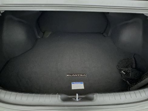 Used 2025 Hyundai Elantra SE image 30