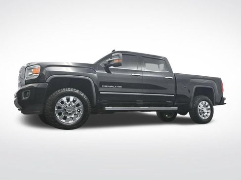 Used 2019 GMC Sierra 2500 Denali w/ Duramax Plus Package AWD/4WD image 31