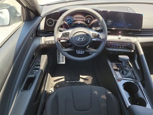 New 2025 Hyundai Elantra SEL image 11