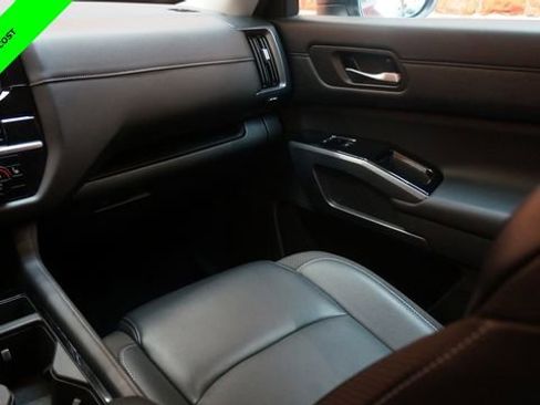 Certified 2025 Nissan Pathfinder SL AWD/4WD image 35
