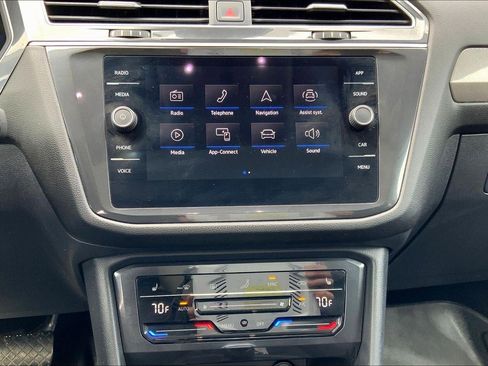 Used 2023 Volkswagen Tiguan SE image 6