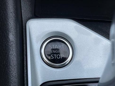 Used 2025 Nissan Altima 2.5 SV FWD image 9