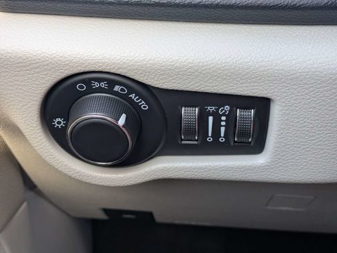 Used 2023 Chrysler Voyager LX FWD image 25