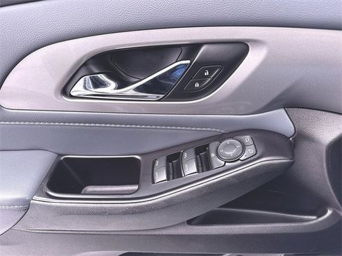 Used 2020 Chevrolet Traverse LT w/ LT Premium Package image 23
