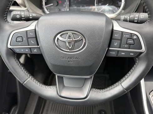 Used 2025 Toyota Highlander LE FWD image 24