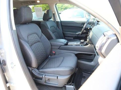Used 2025 Nissan Pathfinder SV w/ SV Premium Package FWD image 27