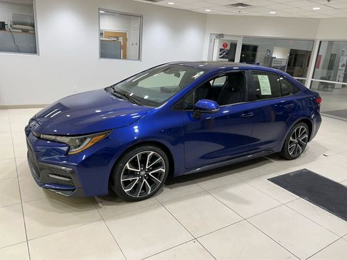 Used 2020 Toyota Corolla SE w/ SE Premium Package image 3