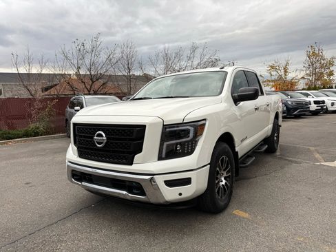 Used 2021 Nissan Titan SV w/ SV Convenience Package image 1