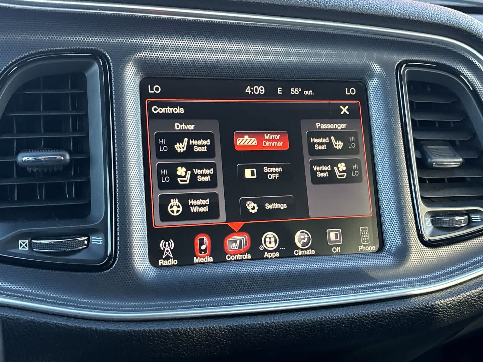 Used 2015 Dodge Challenger SRT RWD image 18