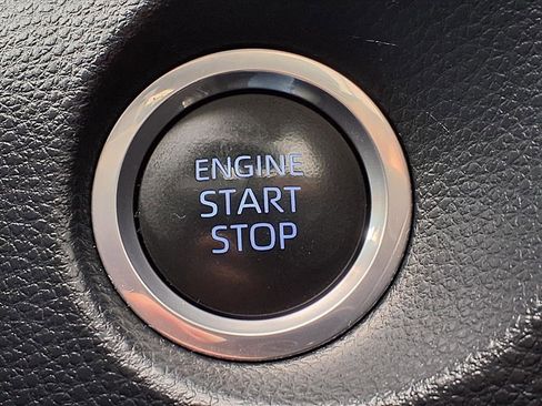 Certified 2022 Toyota Corolla Cross LE w/ Moonroof Package image 18