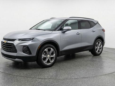 Used 2025 Chevrolet Blazer LT FWD image 3