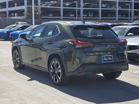 Used 2021 Lexus UX 200 w/ Premium Package image 4