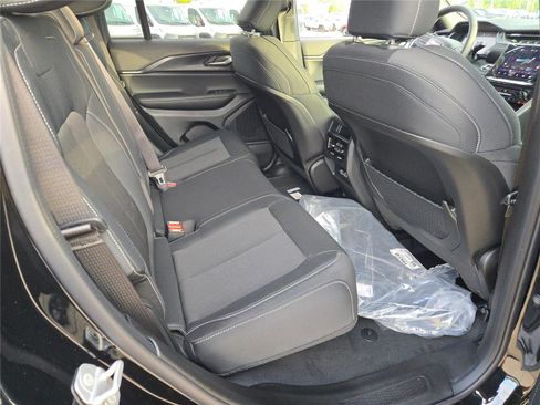 New 2025 Jeep Grand Cherokee Laredo w/ MOPAR Finishing Package image 9