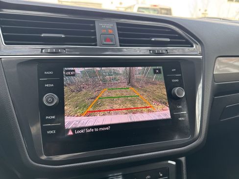 Used 2022 Volkswagen Tiguan SE image 20