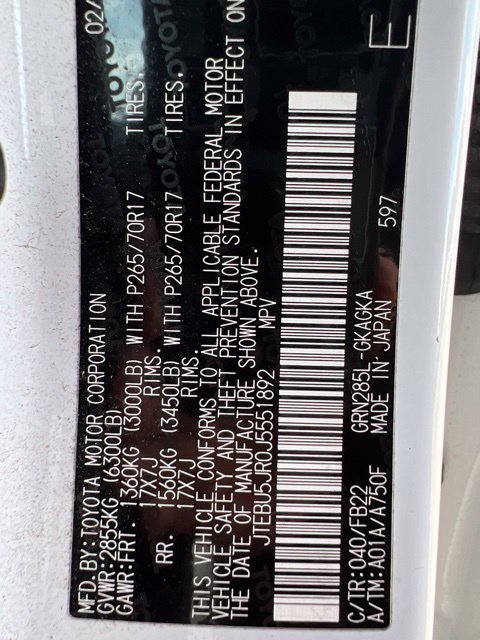Used 2018 Toyota 4Runner SR5 AWD/4WD image 25