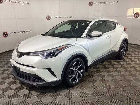 Used 2018 Toyota C-HR XLE image 3
