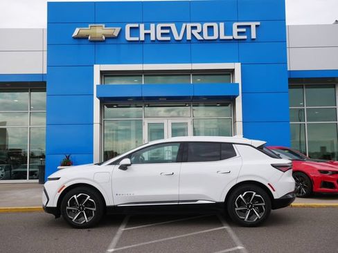 Used 2025 Chevrolet Equinox EV LT w/ Convenience Package FWD image 2