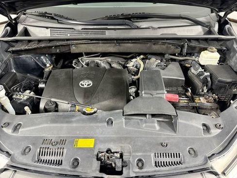 Used 2017 Toyota Highlander XLE AWD/4WD image 28