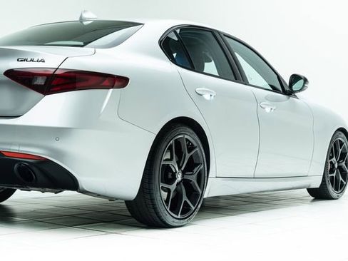 Used 2019 Alfa Romeo Giulia w/ Nero Edizione RWD image 13