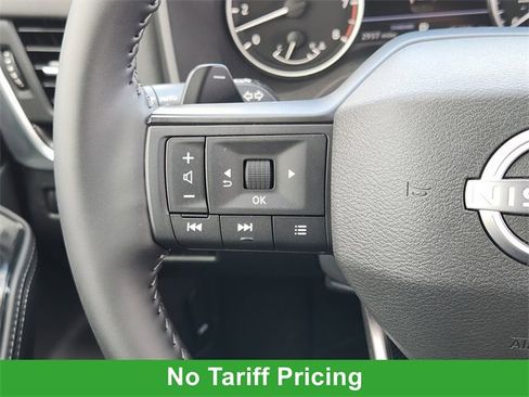 Certified 2025 Nissan Rogue SV image 27