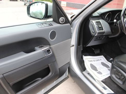 Used 2014 Land Rover Range Rover Sport SE image 9