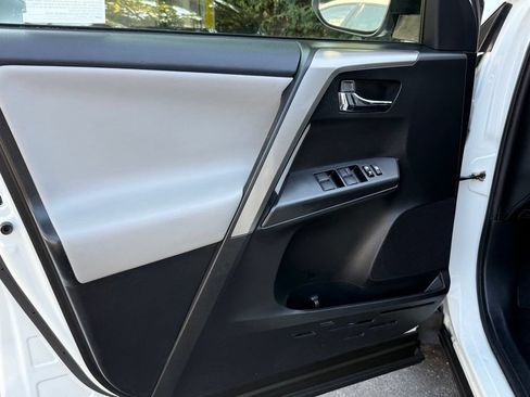 Used 2018 Toyota RAV4 XLE w/ All Weather Liner Package FWD image 18