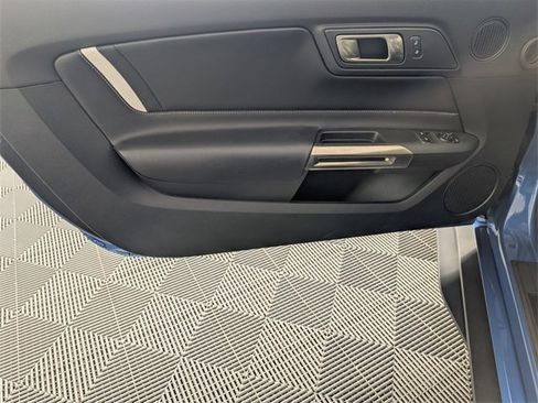 Used 2020 Ford Mustang Shelby GT500 w/ Technology Package image 9