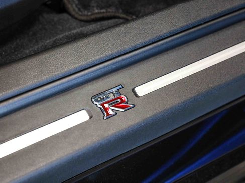 Used 2024 Nissan GT-R w/ Floor Mat Package AWD/4WD image 33