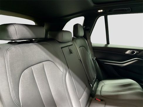 Used 2022 BMW X5 xDrive40i w/ Premium Package image 31