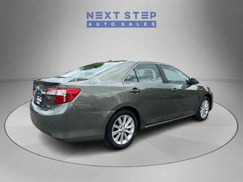 Used 2014 Toyota Camry XLE w/ Moonroof Package FWD image 8