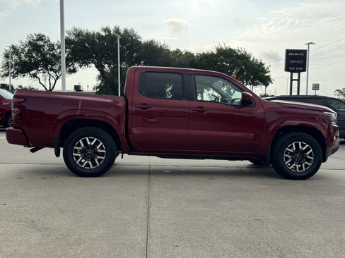 Used 2024 Nissan Frontier SL RWD image 7