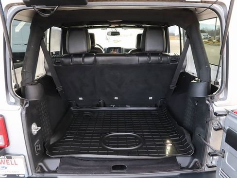 Used 2017 Jeep Wrangler Unlimited Rubicon image 6