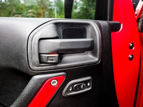 Used 2012 Jeep Wrangler Unlimited Sport AWD/4WD image 15