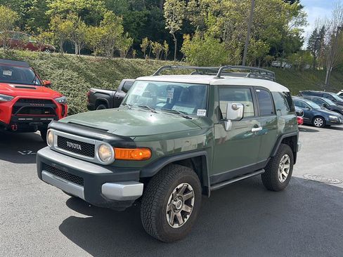 Used 2014 Toyota FJ Cruiser 4WD w/ Convenience Package image 1