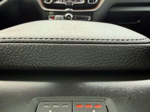 Used 2022 Volvo XC60 B5 Momentum w/ Climate Package image 24