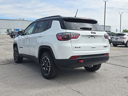 Used 2025 Jeep Compass Trailhawk AWD/4WD image 4