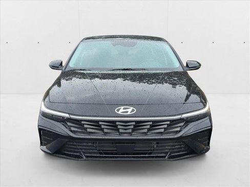 New 2025 Hyundai Elantra Limited image 6