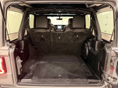 Used 2020 Jeep Wrangler Unlimited Sahara AWD/4WD image 10
