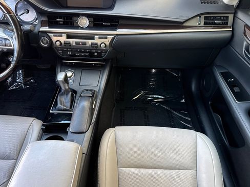 Used 2018 Lexus ES 350 w/ Navigation System Package FWD image 30