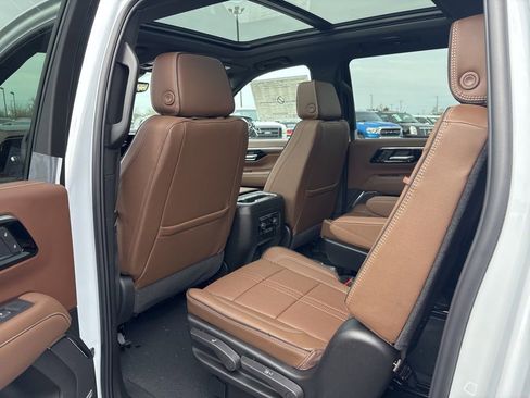 New 2026 Chevrolet Suburban High Country image 9