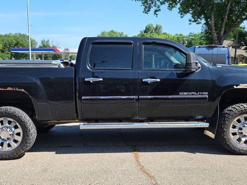 Used 2014 GMC Sierra 2500 Denali w/ Suspension Package, Off-Road AWD/4WD image 4