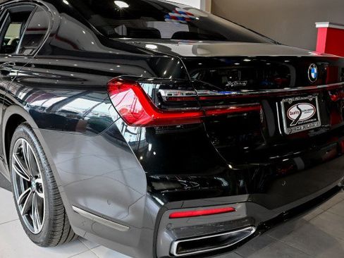 Used 2020 BMW 750i xDrive w/ Executive Package AWD/4WD image 12