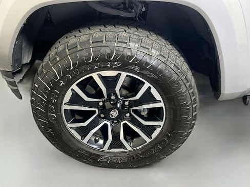 Used 2020 Toyota Tacoma TRD Sport AWD/4WD image 13